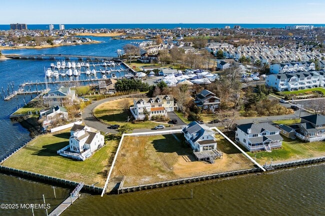 Building Photo - 5 Marine Pl