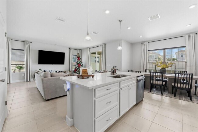 Building Photo - 14031 Crimson Ave