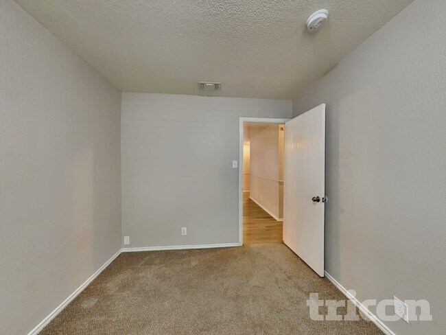 Foto del edificio - 2007 Mission Cove