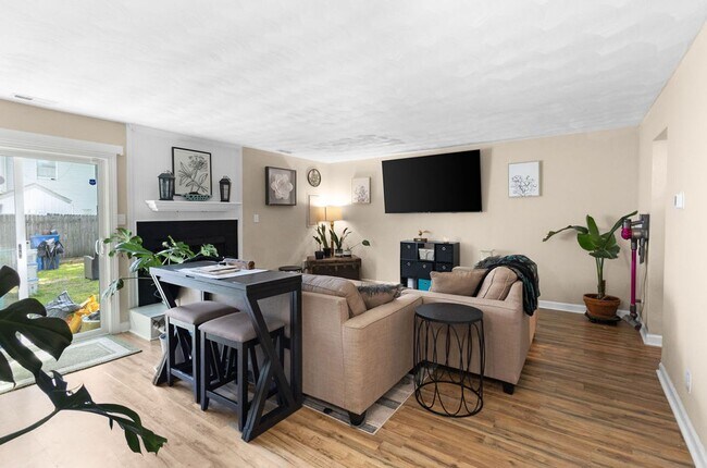 Foto del edificio - 3 Bed 1.5 Bath Townhouse for Rent in Chesapeake!