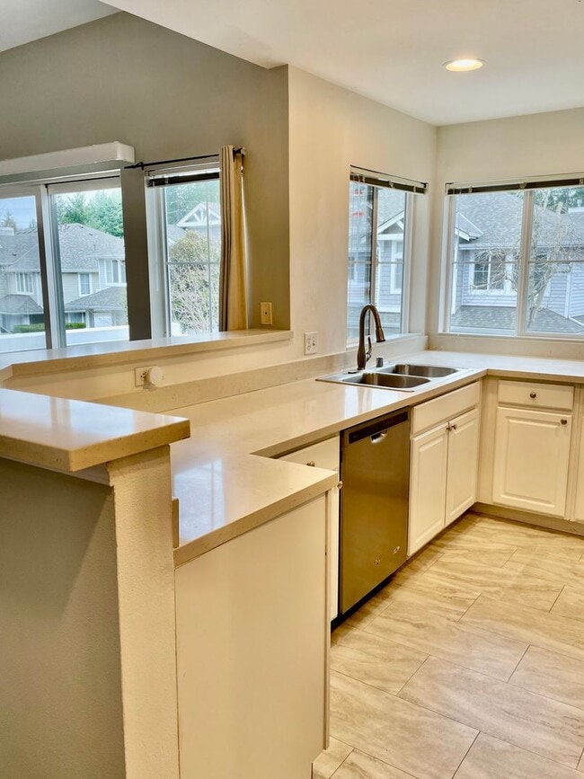Building Photo - 2 Bed / 1 bath townhome at Summerhill Vill...