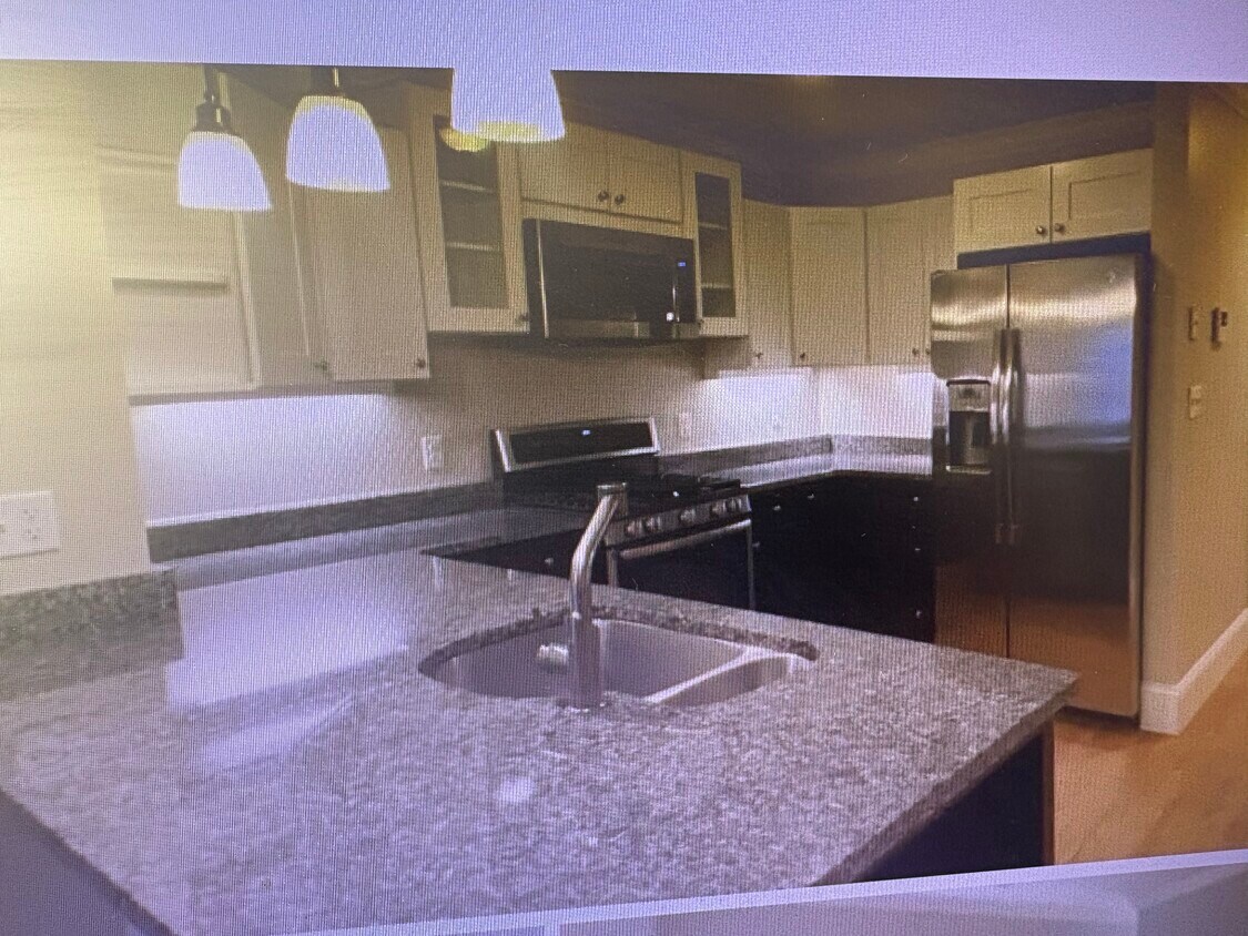 Primary Photo - 10 Myrtle St