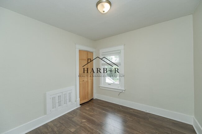 Building Photo - SE Rochester Living with Easy City Access