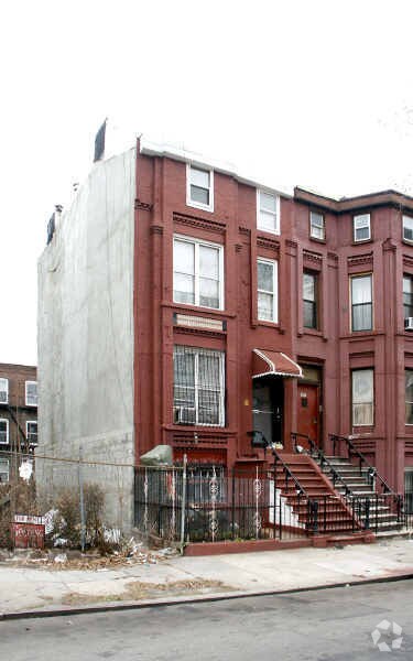 Building Photo - 633 Hancock St