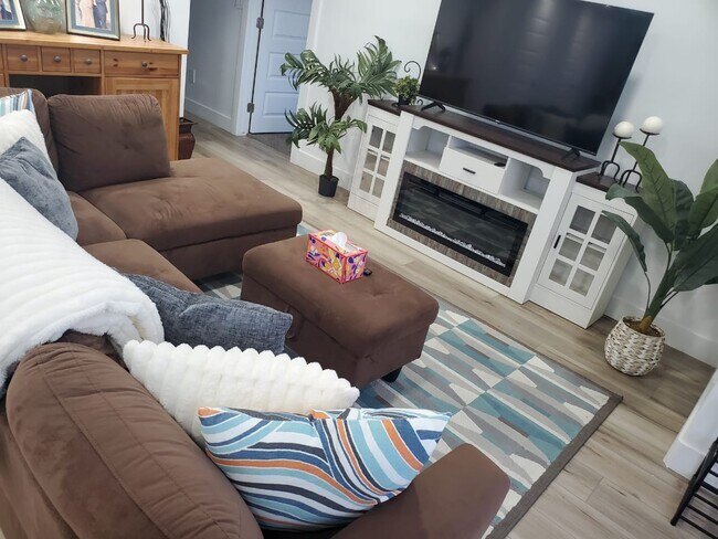 Foto del edificio - 704 N Bennedict Dr