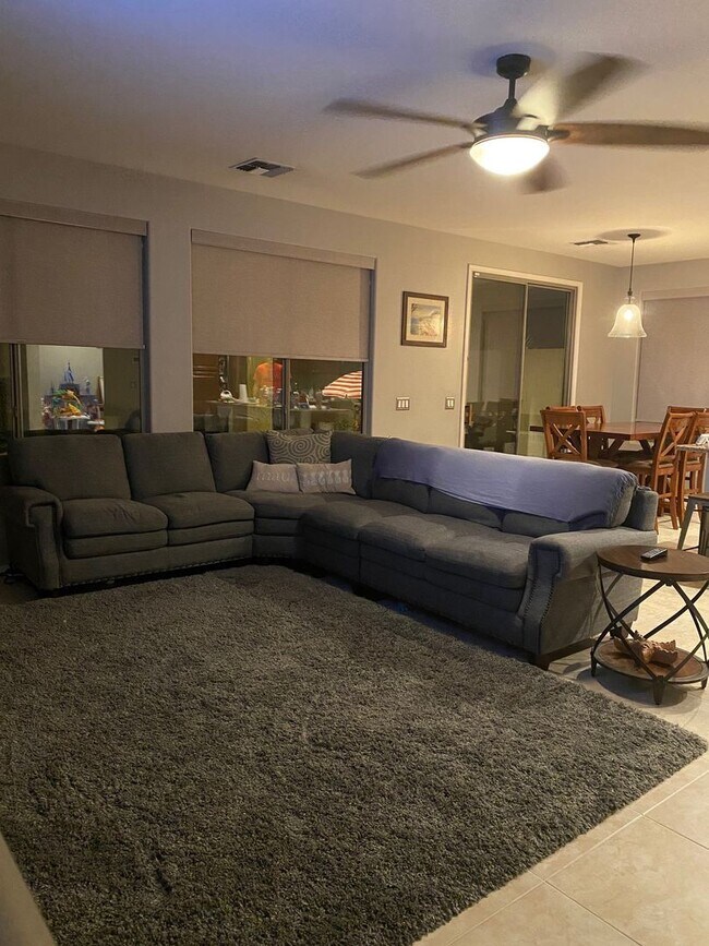 Foto del edificio - Upgraded and Spacious 5 Bed/3 Bath in Northwest Phoenix