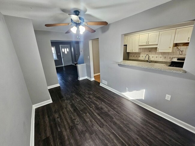 Building Photo - 845 Jaydee Ave