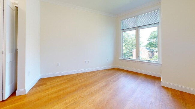 Building Photo - 204 Sherman Rd