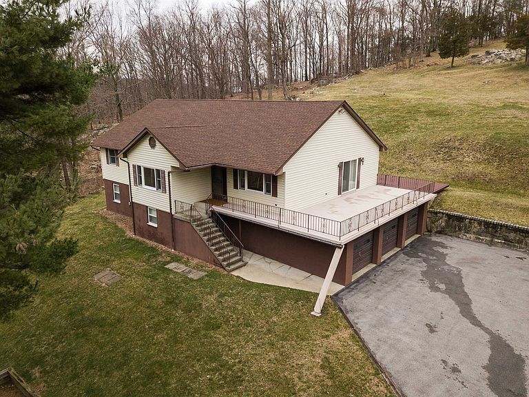 Foto del edificio - 28 Miller Hill Rd