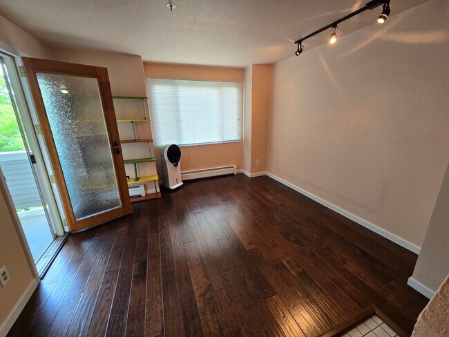 Foto del edificio - Walk to Pearl Street Mall from this adorable, updated 1 bedroom condo at Whittier Square