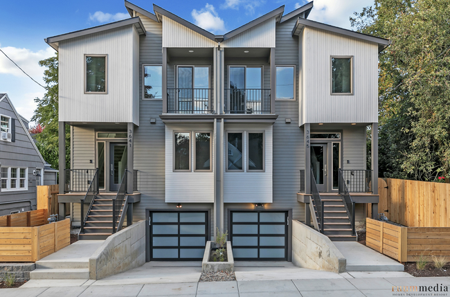 Building Photo - 3645 SE Crystal Springs Blvd