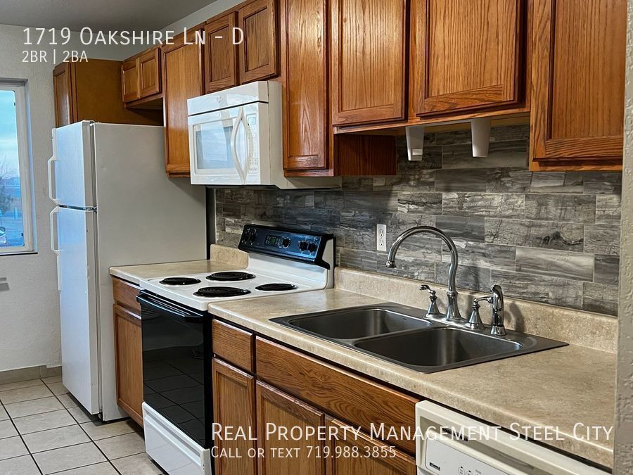 Primary Photo - 1719 Oakshire Ln
