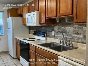 Building Photo - 1719 Oakshire Ln