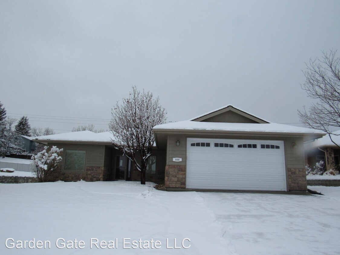 Primary Photo - 3 br, 3 bath House - 930 Recluse