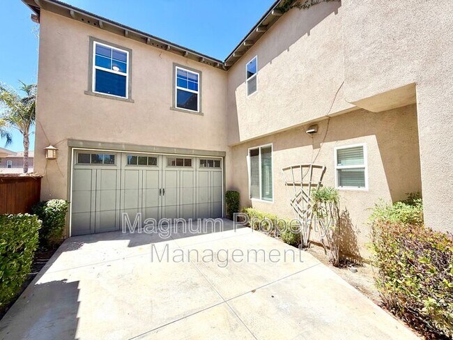 Building Photo - 28853 Sarasota Way