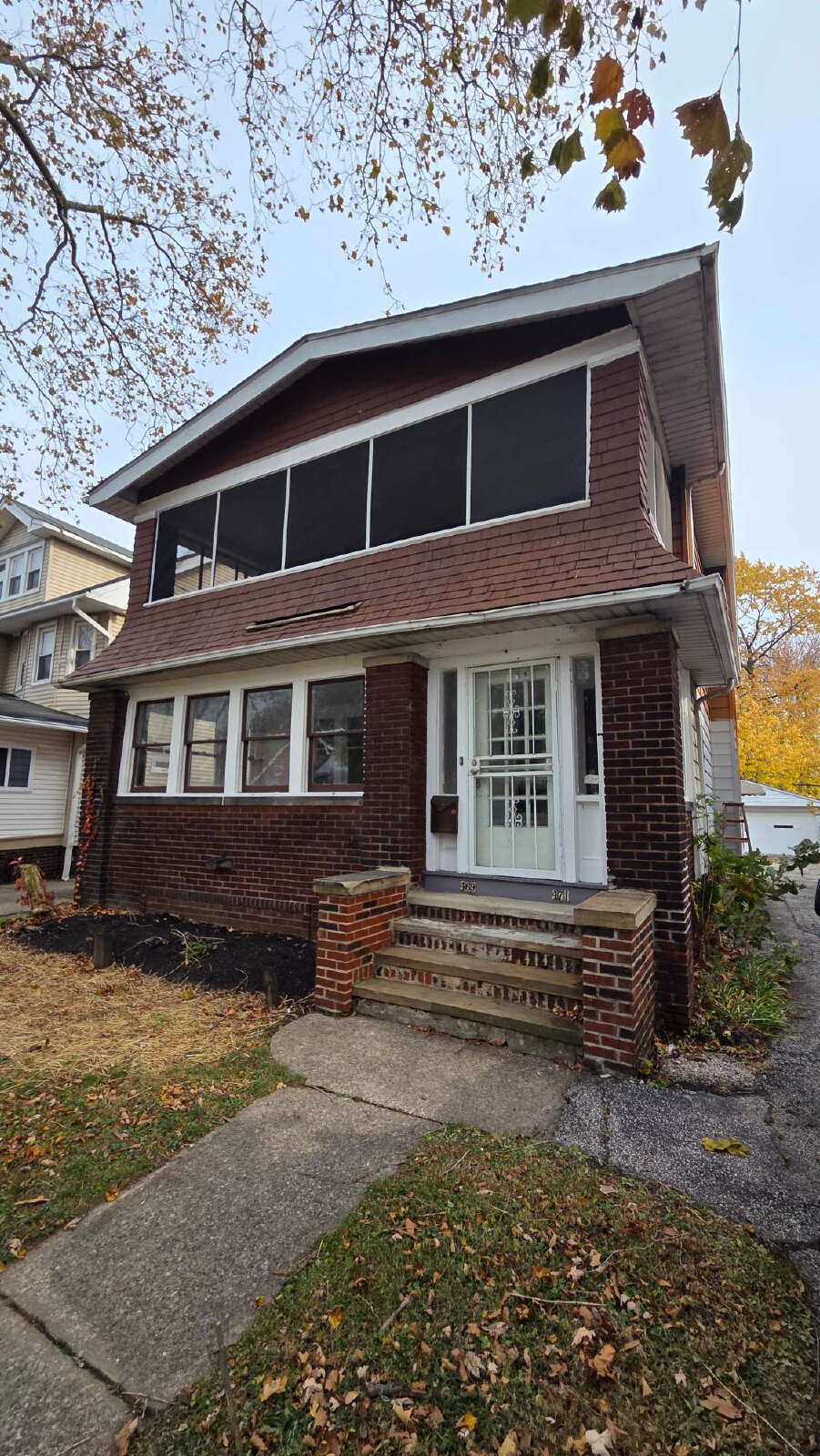 471 E 143rd St Cleveland, OH 44110 – photo 1