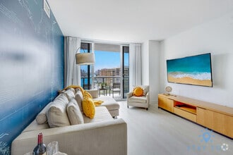 Building Photo - 2602 E Hallandale Beach Blvd