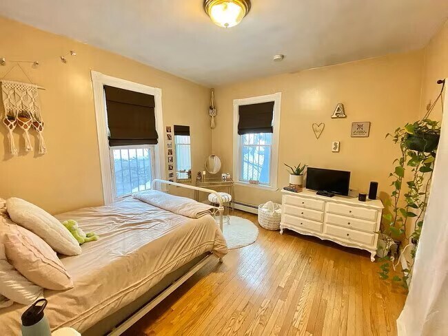 Building Photo - 8 Eldora St