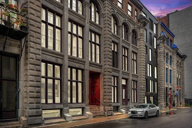 Building Photo - 370 Rue le Moyne