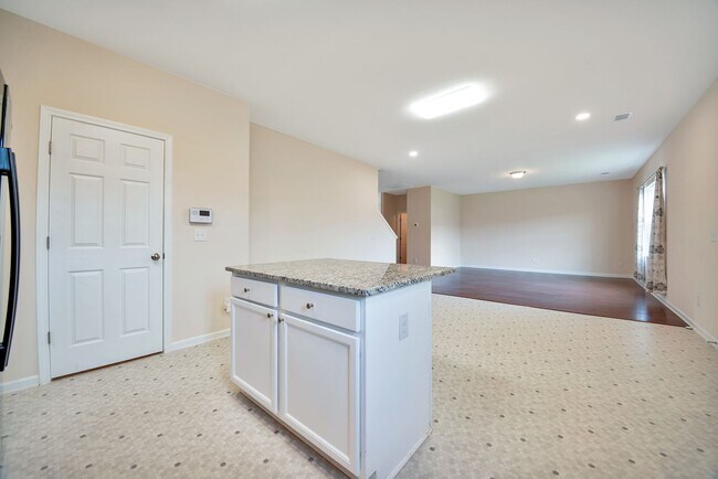 Building Photo - Spence Creek Rental!