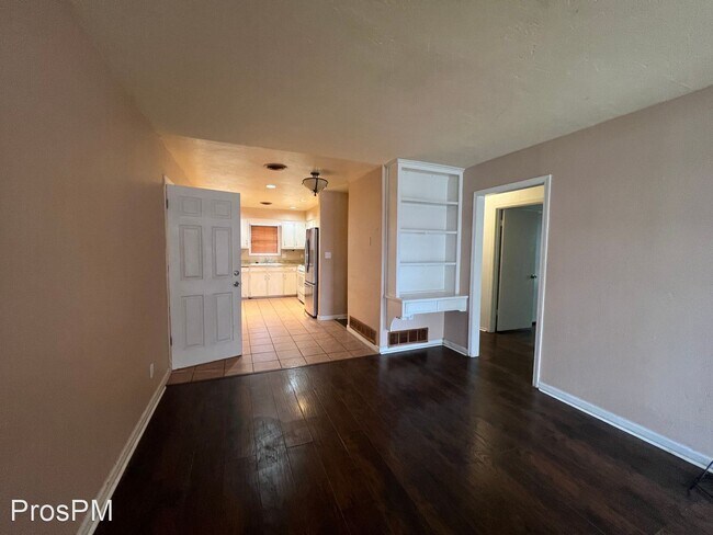 Foto del edificio - 3 br, 1.5 bath House - 330 E Wilson