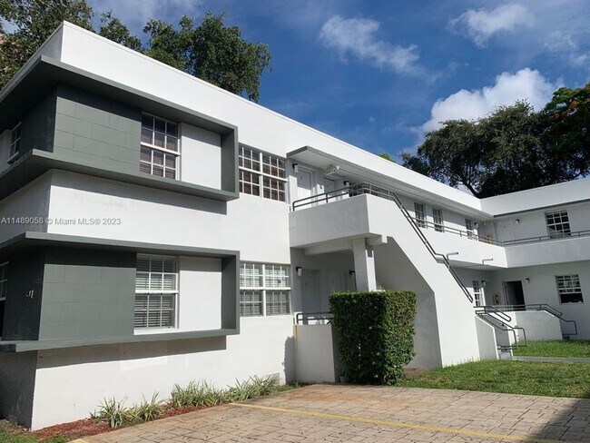 Foto del edificio - 551 NE 62nd St