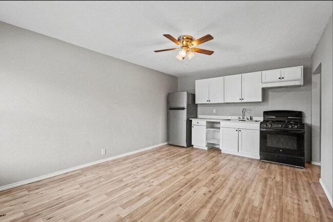 Kitchen - 701 W Hull St