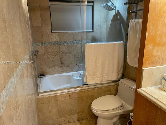 Foto del edificio - 7904 West Dr