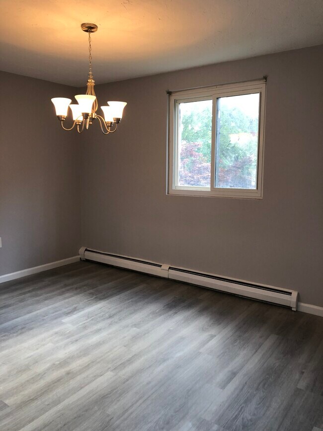 Building Photo - 210 Fellsview Ter