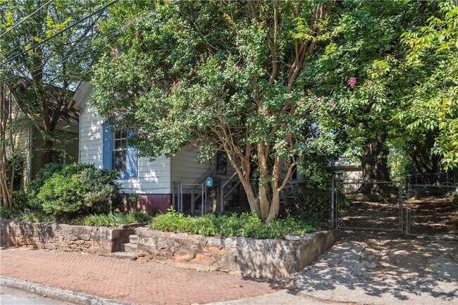 Foto del edificio - 223 Berean Ave SE