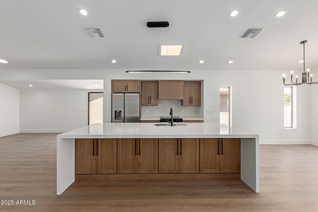 Foto del edificio - 8883 E Fairway Blvd