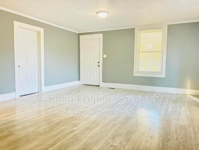 Building Photo - 910 Walnut St