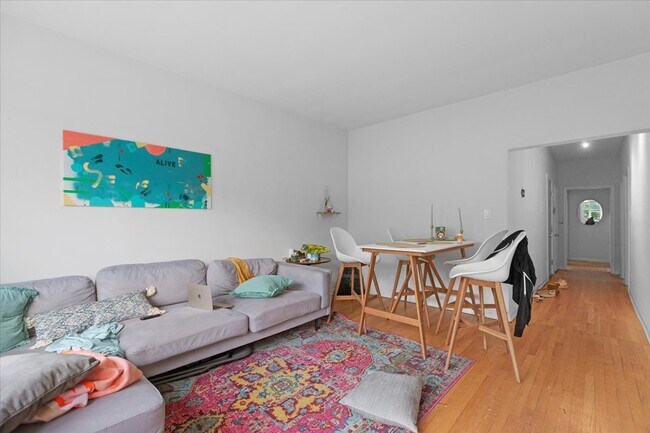 Foto del edificio - 2453 N Clark St