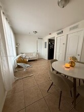 Building Photo - 13 S Royal Poinciana Blvd