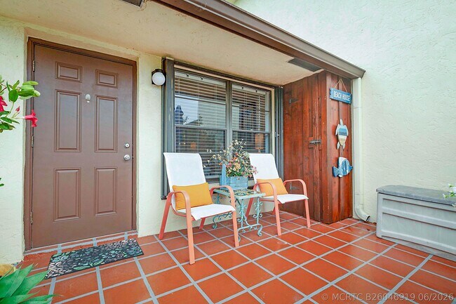 Building Photo - 8071 SE Villa Cir
