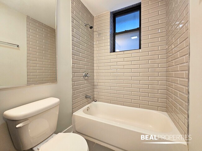 Foto del edificio - 550 W Arlington Pl
