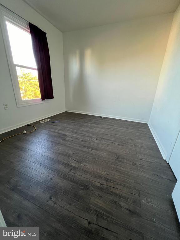 Foto del edificio - 7410 Emerald Dr