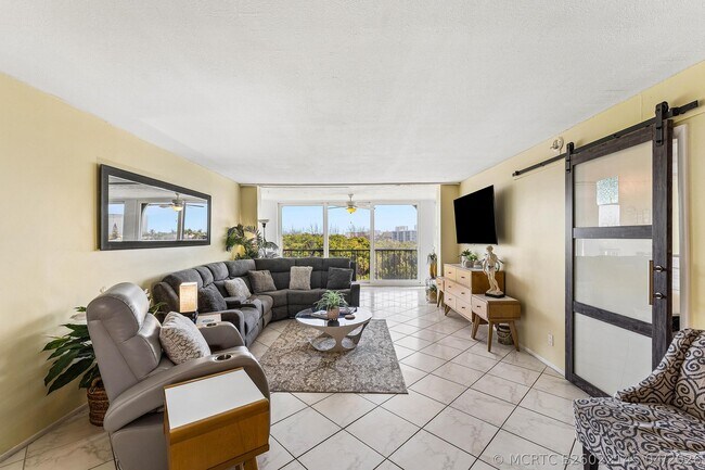 Foto del edificio - 1631 Riverview Rd