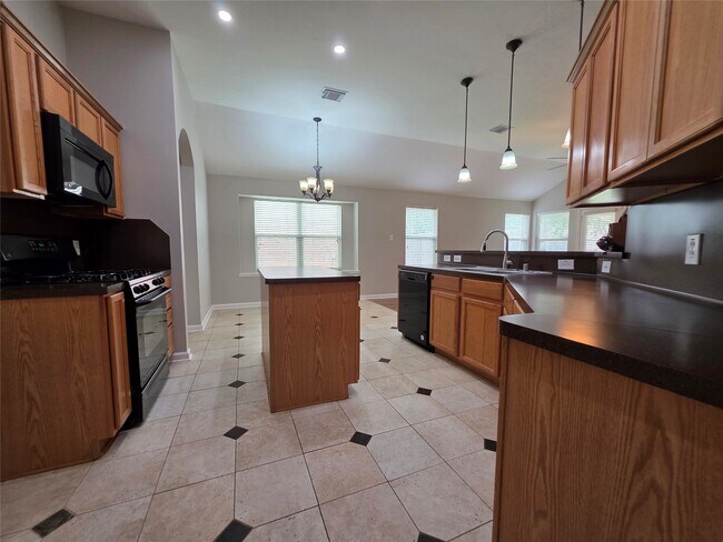 Building Photo - 2108 Goldfinch Ln