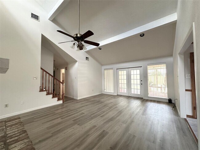 Foto del edificio - 6102 Howland Ct