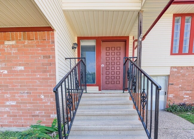 Building Photo - 15902 Timber Valley Dr