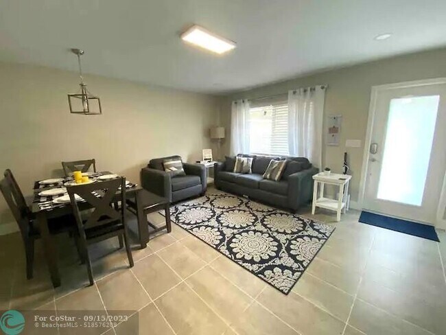 Foto del edificio - 1107 NW 7th Ave