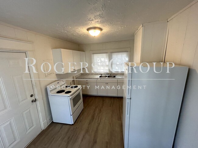 Building Photo - 306 S College St