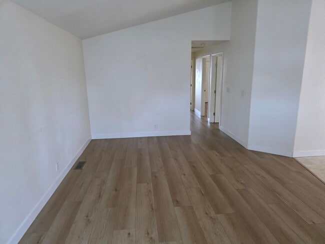 Foto del edificio - 963 SE Miller Ave