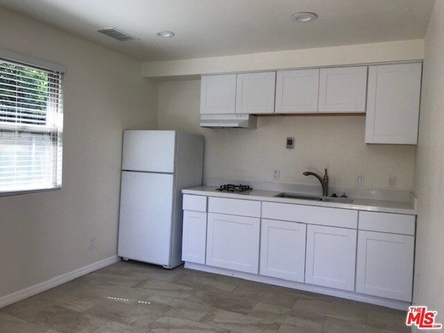Building Photo - 8643 Langdon Ave