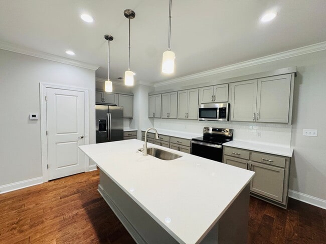Building Photo - 3BR/3.5BA Townhome in The Crossing at Oxfo...