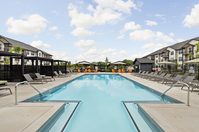 Building Photo - The Carlyle at Chatham Hills