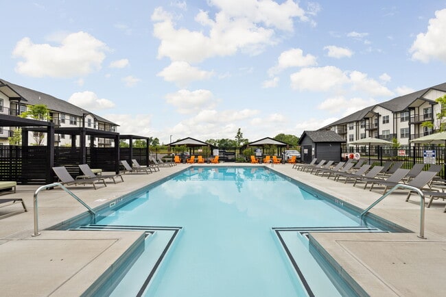 Building Photo - The Carlyle at Chatham Hills