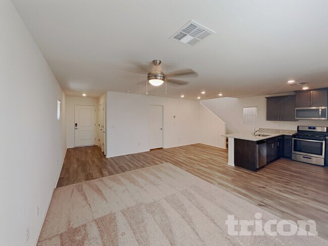 Building Photo - 4944 Amberlyn St