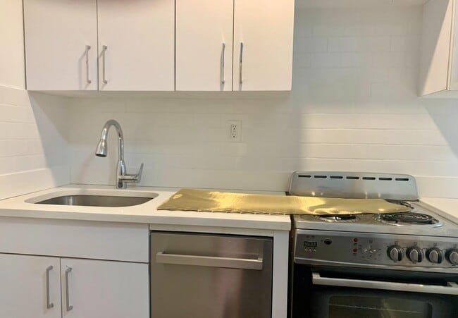 Building Photo - 160 W 73rd St